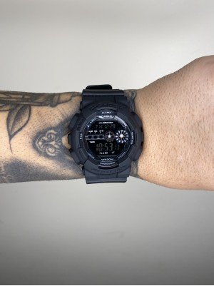 G-SHOCK GD-100 PRETO